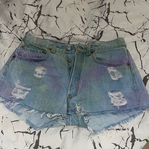 WOMENS LEVIS OMBRÉ DISTRESSED DENIM SHORTS!